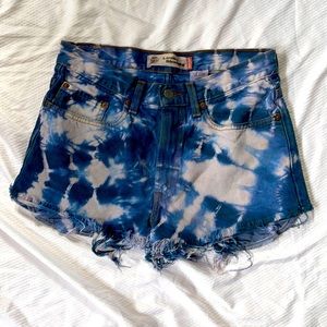 Levi’s 569 loose & straight bleach dyed shorts